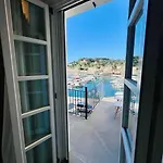 Luxury Seafront Penthouse Apartmán *