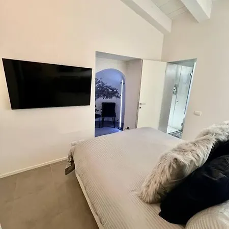 Luxury Seafront Penthouse * ポルト・アッズッロ