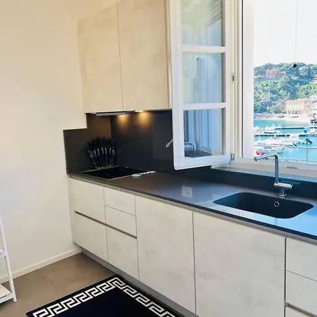 Luxury Seafront Penthouse アパート ポルト・アッズッロ