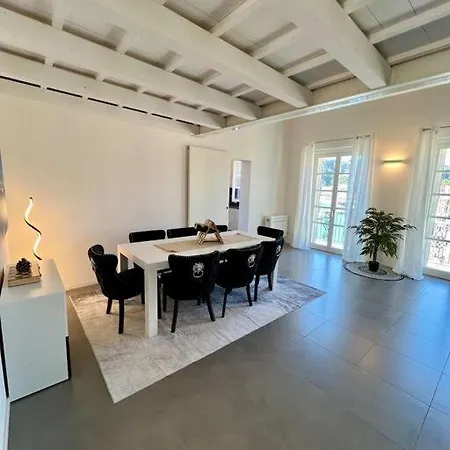 Luxury Seafront Penthouse ポルト・アッズッロ