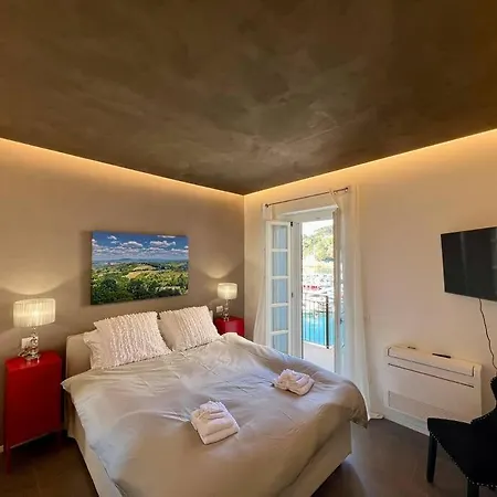 Luxury Seafront Penthouse * ポルト・アッズッロ