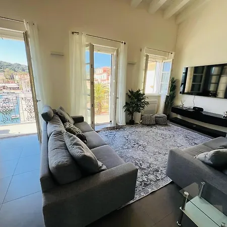 Luxury Seafront Penthouse アパート ポルト・アッズッロ