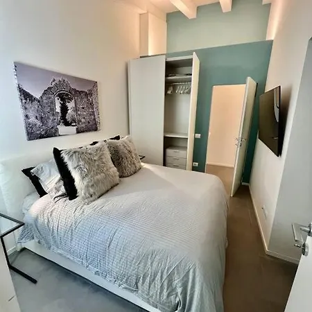 Luxury Seafront Penthouse * ポルト・アッズッロ