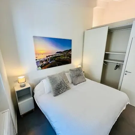 Luxury Seafront Penthouse アパート *