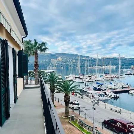 Luxury Seafront Penthouse ポルト・アッズッロ
