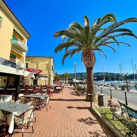 Luxury Seafront Penthouse Apartmán Porto Azzurro