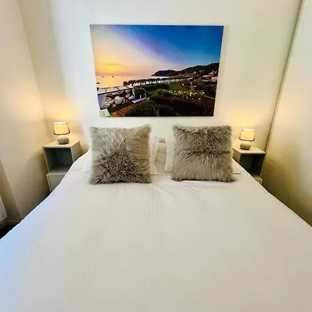 Luxury Seafront Penthouse アパート ポルト・アッズッロ