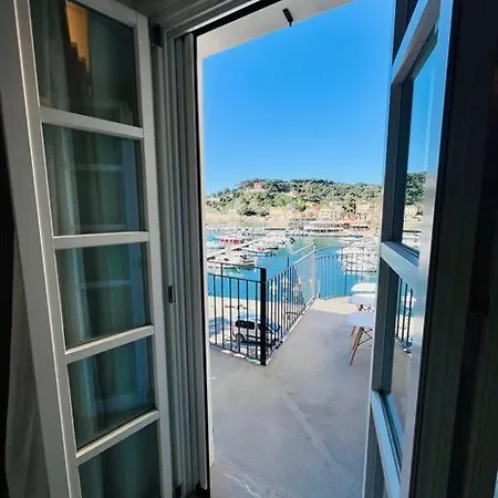 Luxury Seafront Penthouse アパート *